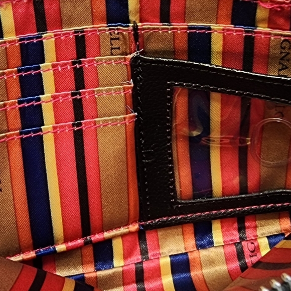 Tignanello Black and Tan Pebbled Leather Wristlet EUC - Picture 12 of 17